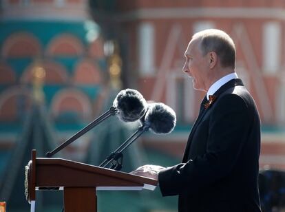 Vladimir Putin pronuncia un discurso durante el desfile del Día de la Victoria, marcando el 73º aniversario de la victoria sobre la Alemania nazi en la Segunda Guerra Mundial.