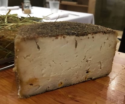 QUESO DE TRIGO Y AVENA AL CORTE / CAPEL