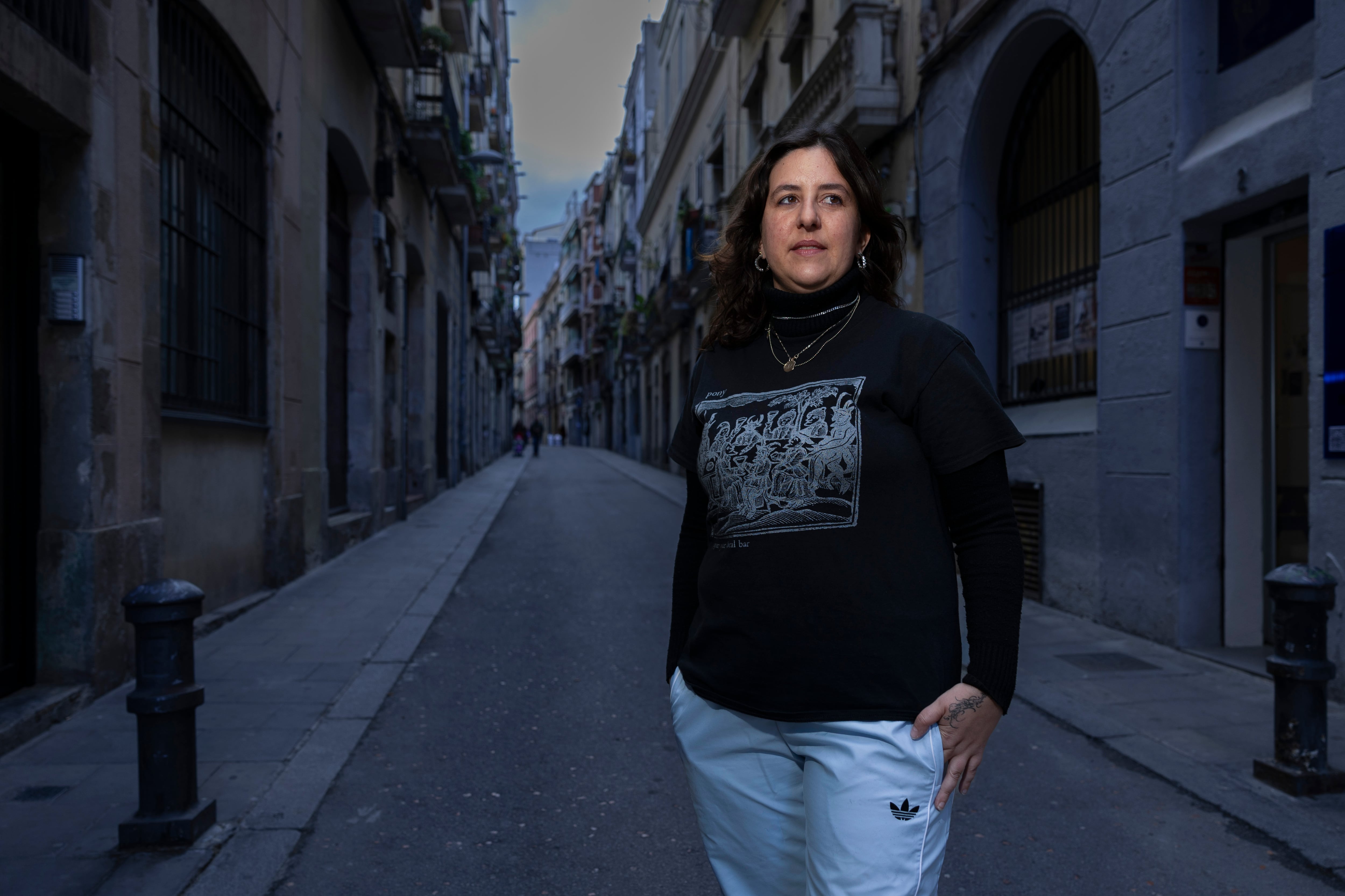Marta Echaves, fotografiada en el barrio de Gràcia, en marzo de 2026.