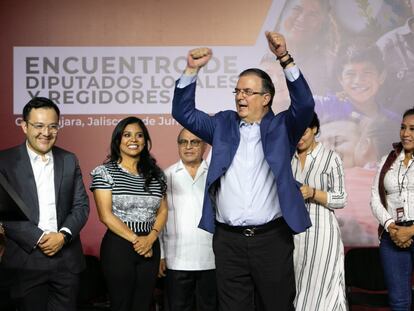 Marcelo Ebrard durante el primer encuentro con diputados locales y regidores de Morena en Guadalajara, Jalisco.