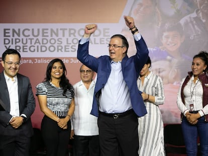 Marcelo Ebrard durante el primer encuentro con diputados locales y regidores de Morena en Guadalajara, Jalisco.