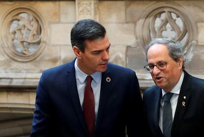 El presidente del Gobierno, Pedro Sánchez, con el líder del Ejecutivo catalán, Quim Torra, en febrero.