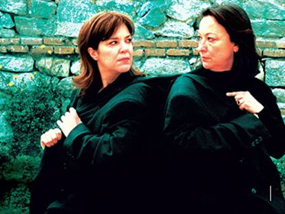 Isabel Ordaz (izquierda) y Charo Amador, en <i>'Algún amor que no mate</i>'.