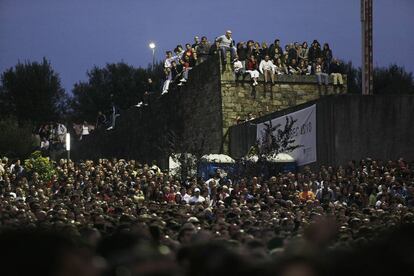 Público amontonado para asistir al concierto de Bruce Springsteen en el Monte do Gozo de Santiago de Compostela en 2009.