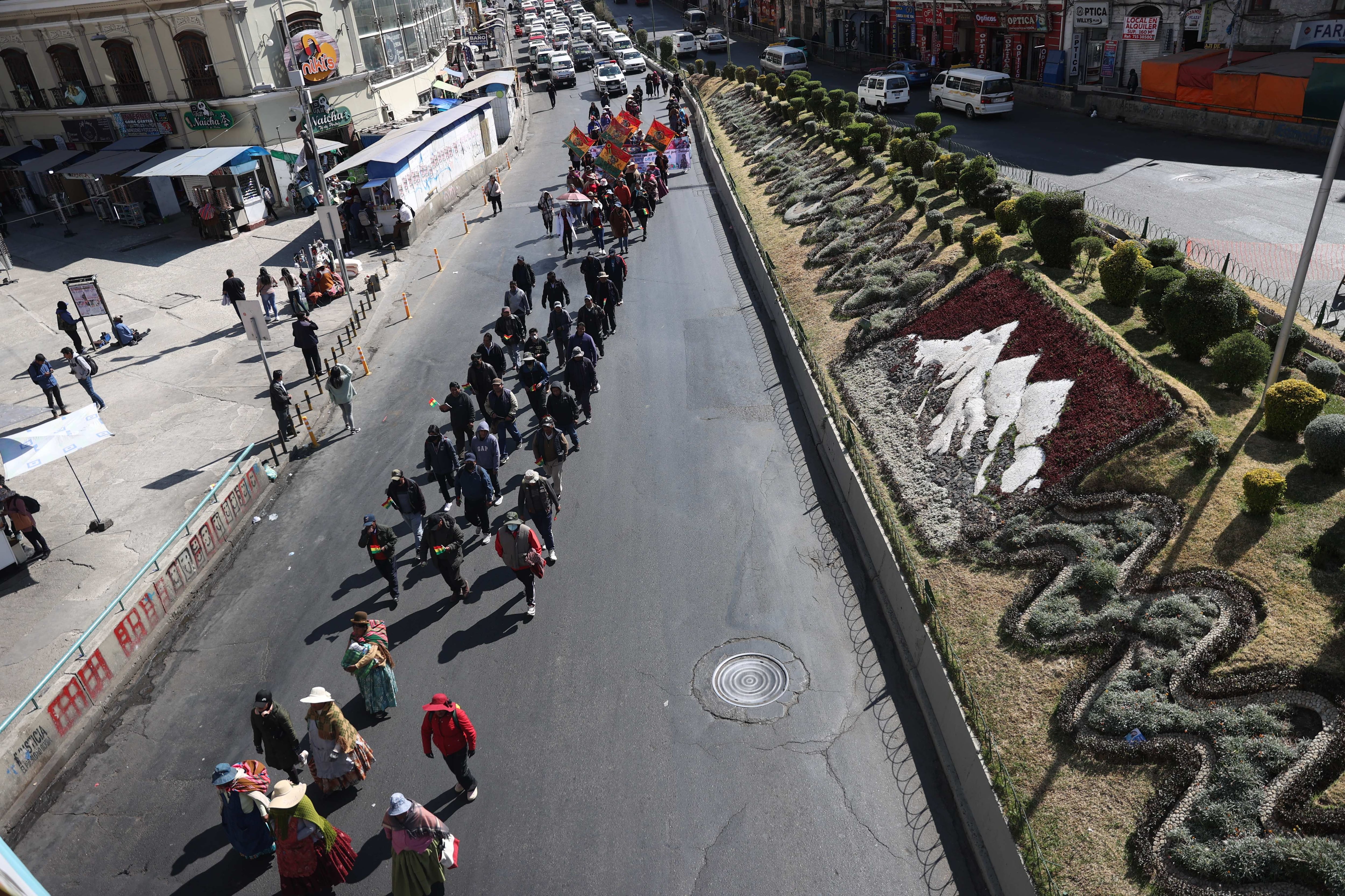 Transportistas cortan rutas por la falta de combustibles en Bolivia