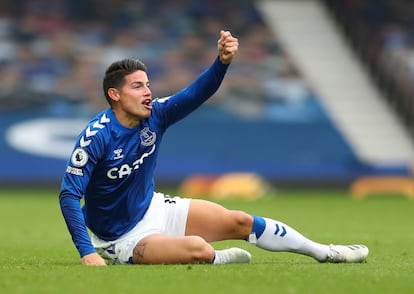 James Rodríguez durante el derby de Merseyside contra el Liverpool en Goodison Park la temporada pasada.