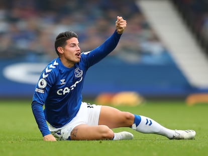 James Rodríguez durante el derby de Merseyside contra el Liverpool en Goodison Park la temporada pasada.