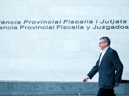 El exjefe de gabinete de Mónica Oltra, Miquel Real, en su anterior comparecencia ante el juez, el pasado mes de enero.