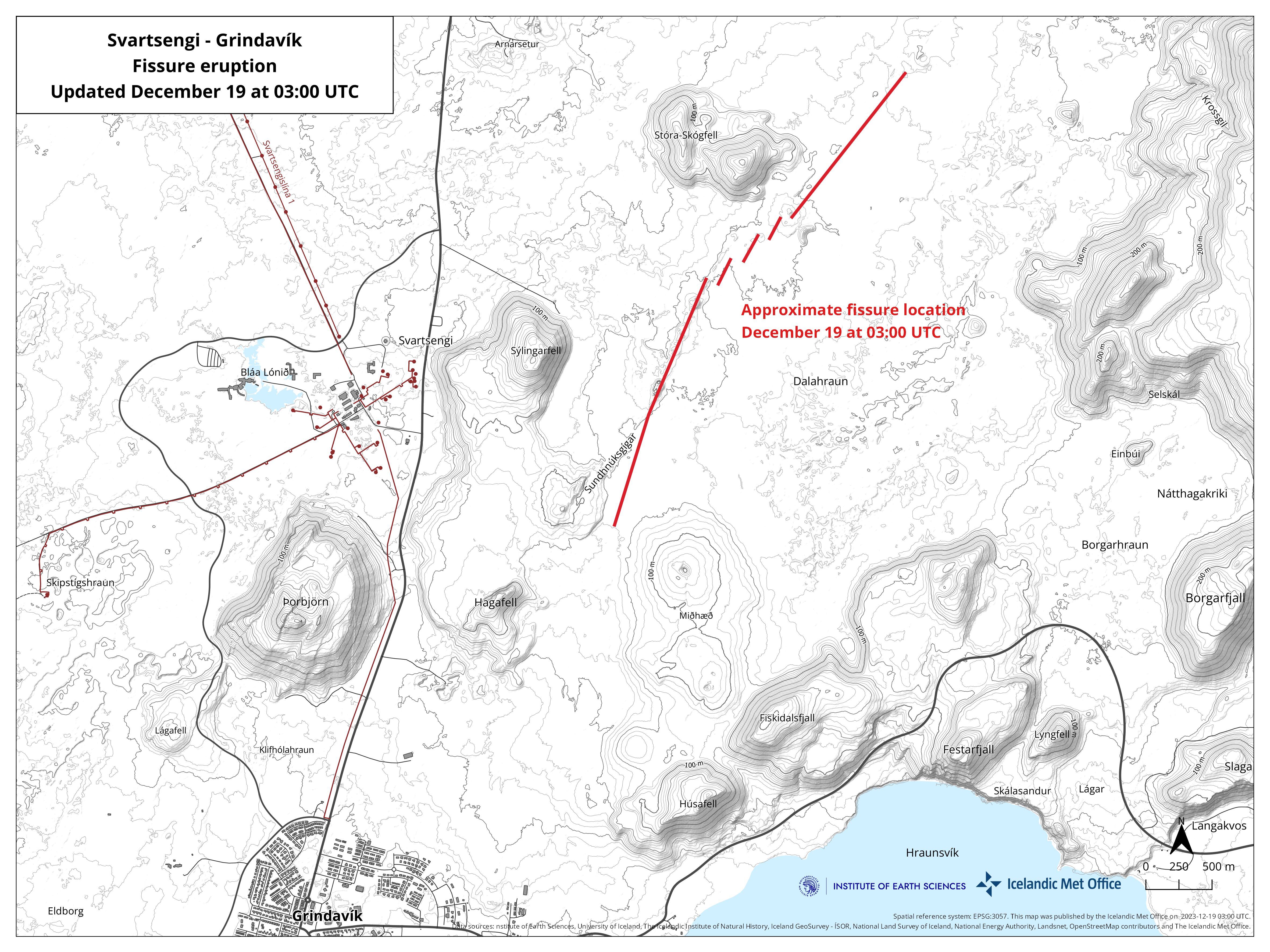 En el centro del mapa, lugar donde se ha producido la fisura de cuatro kilómetros. Al suroeste, la localidad costera de Grindavik, a apenas tres kilómetros.