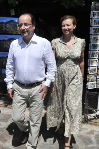 El presidente franc&eacute;s Fran&ccedil;ois Hollande junto a su pareja, la periodista Val&eacute;rie Trierweiler, durante sus vacaciones.