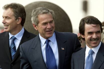 De izquierda a derecha: Tony Blair, George W. Bush y Jos&eacute; Mar&iacute;a Aznar, juntos en las Azores en 2003.&nbsp;