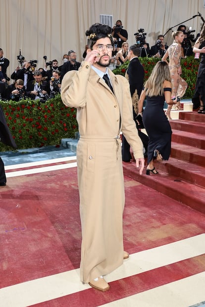 Bad Bunny en la alfombra roja de la Met Gala 2022, el lunes.