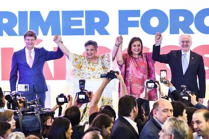 Los precandidatos Enrique de la Madrid, Beatriz Paredes, Xóchilt Gálvez y Santiago Creel” durante el foro Diálogos Ciudadanos" en Ciudad de México.