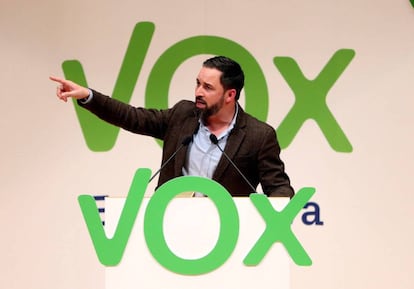 El presidente de Vox, Santiago Abascal, durante un acto en Zaragoza. / JAVIER CEBOLLADA (EFE)