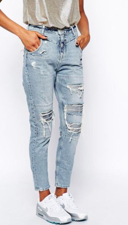 Unos &#039;mom jeans&#039; de la marca Asos.