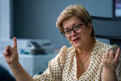 Gloria Inés Ramírez, Ministra de trabajo del gobierno de Gustavo Petro, durante entrevista en su oficina en Bogotá, Colombia, el 9 de septiembre del 2022. Foto: Diego Cuevas / El País