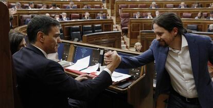 Sánchez e Iglesias, el día de la moción de censura contra Rajoy.