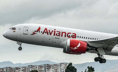 Avião da Avianca no aeroporto El Dorado, em Bogotá.