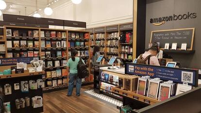 Librer&iacute;a de Amazon en Manhattan. 