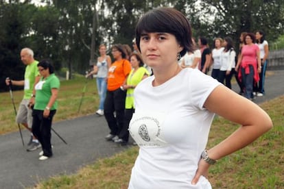 Laura Galdo, profesora de Audición y Lenguaje en Narón, junto a otros padres y docentes en su protesta contra los recortes.