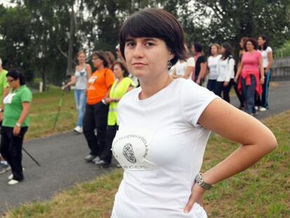 Laura Galdo, profesora de Audición y Lenguaje en Narón, junto a otros padres y docentes en su protesta contra los recortes.