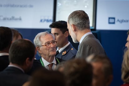 Xavier Trias saluda al Rey Felipe VI durante la jornada de la 38 reunión del Cercle d’Economia, en el Hotel W de Barcelona, el pasado 30 de mayo.