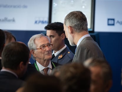 Xavier Trias saluda al Rey Felipe VI durante la jornada de la 38 reunión del Cercle d’Economia, en el Hotel W de Barcelona, el pasado 30 de mayo.