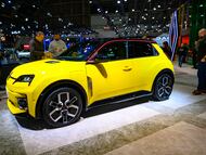 Un Renault 5 en el Salón del Automóvil de Bruselas 2025.