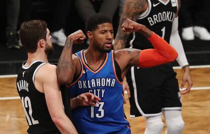 Paul George celebra una de sus canastas ante Harris.