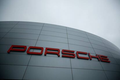 A Porsche logo is seen at a customers center next to the the Porsche factory in Stuttgart-Zuffenhausen, Germany, January 26, 2018. REUTERS/Ralph Orlowski