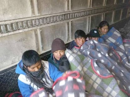 Alumnos de la escuela de Rinconadilla, Jujuy, en el cami&oacute;n frigor&iacute;fico que los traslad&oacute; a la feria Tecn&oacute;polis.