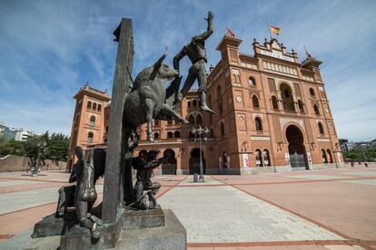 Explanada exterior de la plaza de Las Ventas.