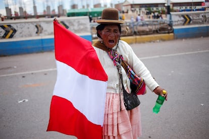 A woman during a confrontation with security forces demanding early elections.