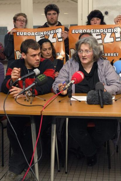 Dos de los tres presuntos miembros de Segi detendios en Francia, en prisión.