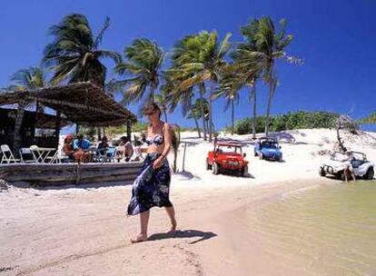 Playa brasileña de Canoa Quebrada, visitada por turistas con alta capacidad adquisitiva.