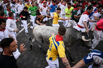 Uno de los momentos del sexto encierro de los Sanfermines.
