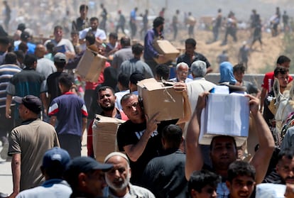 Reparto de ayuda de la Fundación Humanitaria de Gaza, respaldada por Estados Unidos, en el centro de la Franja, el 29 de mayo. 