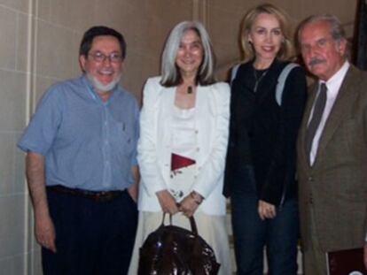Julio Ortega, María Kodama, Silvia Lemus y Carlos Fuentes, en el Departamento de Estudios Hispánicos de Brown, en 2004