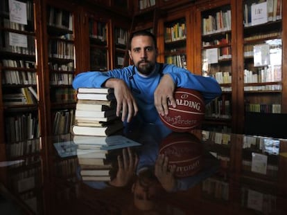 Germ&aacute;n Gabriel, en la biblioteca del Ramiro de Maeztu.