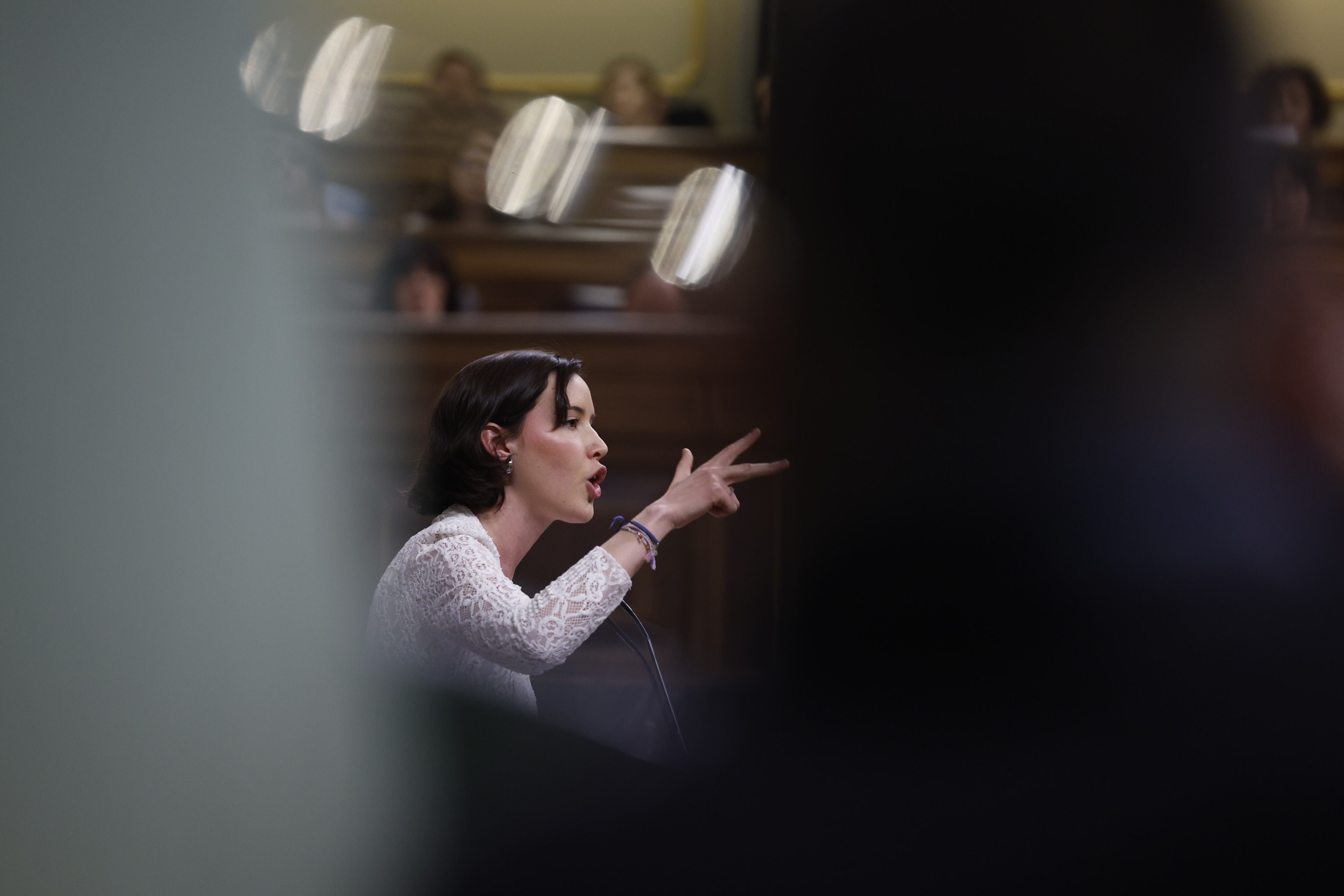 La socialista Andrea Fernández durante su intervención en el pleno del pasado martes para presentar el proyecto de ley para prohibir el proxenetismo en todas sus formas.