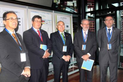 Los cinco rectores, ayer, en el Museo Reina Sofía en la presentación en Madrid del proyecto Campus Habitat 5U.