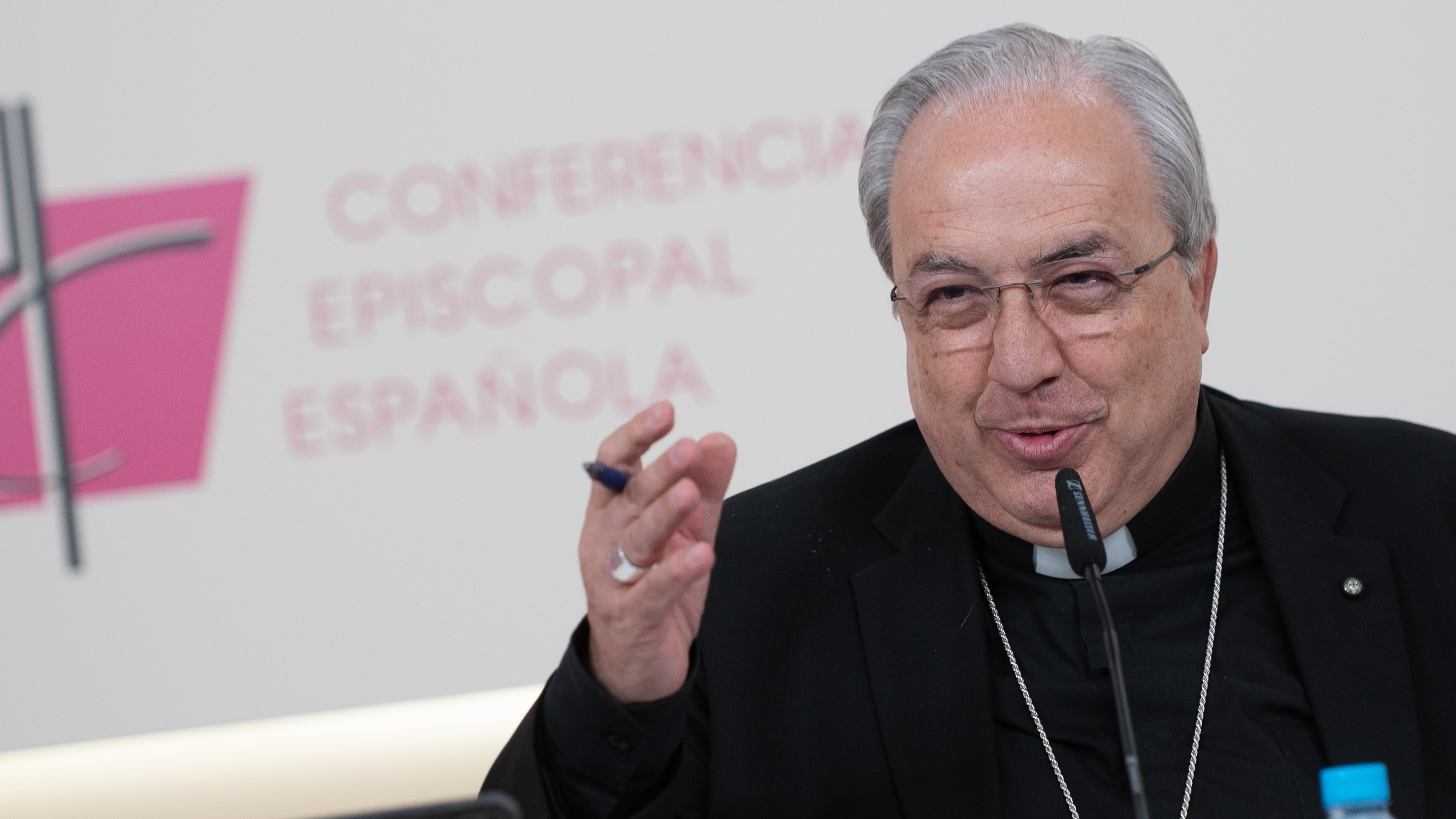 Los obispos acusan de injurias a Abascal por acusar a la Iglesia de hacer “negocio con la inmigración ilegal”