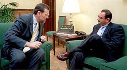 El ministro del Interior, Mariano Rajoy, y el consejero vasco de Interior, Javier Balza, durante su encuentro de ayer en Madrid.