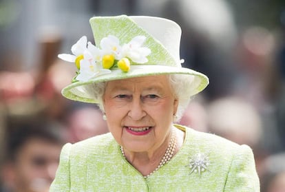 Isabel II, ayer durante su paseo alrededor de Windsor para celebrar su 90 cumpleaños.