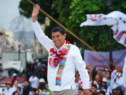 Salomón Jara, candidato de la coalición Juntos Hacemos Historia, en el cierre de campaña, en Oaxaca.