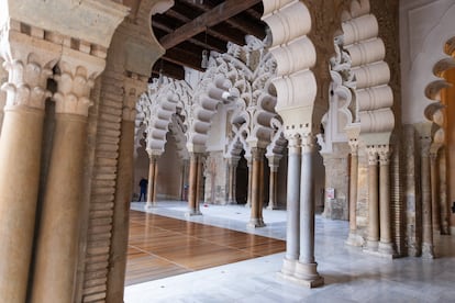 El Palacio de Aljafería fue residencia de recreo de los reyes musulmanes y refleja el esplendor alcanzado por el reino taifa en su máximo apogeo.