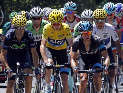 Los corredores del Tour hacen frente al mítico Alpe-D’Huez