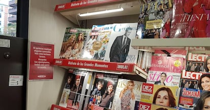 Muchos clientes se acercan al Vips para hojear las revistas y los diarios.