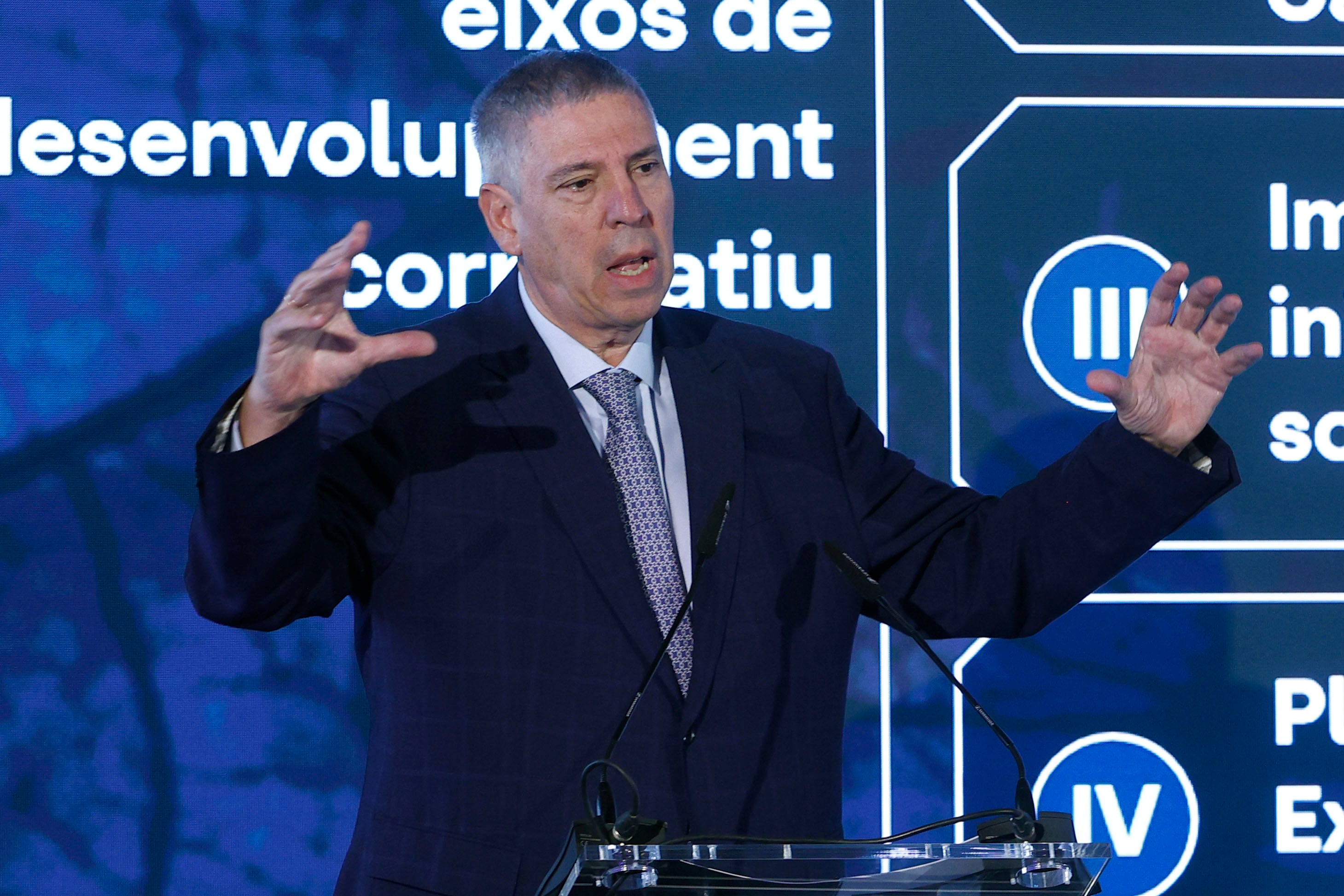 De Los Mozos trató de restablecer los puentes rotos de Indra con Santa Bárbara y Sapa tras la salida de Escribano