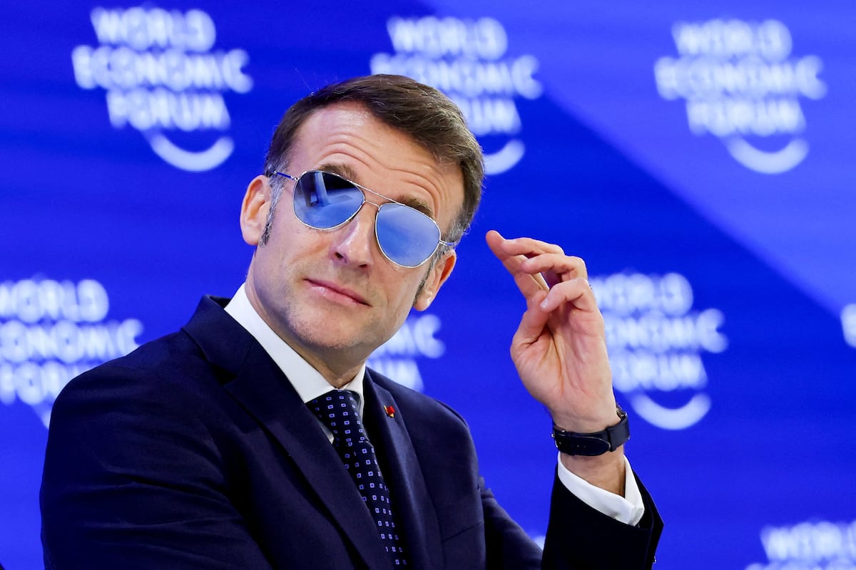 Macron aparece con gafas de sol en Davos por un problema ocular ...